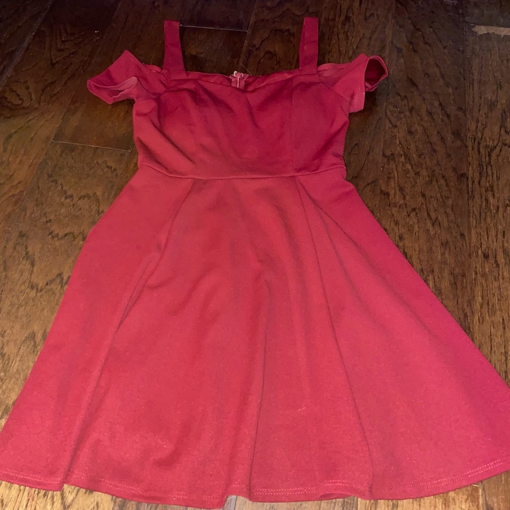 Womens burgundy off the shoulder dress | size Small